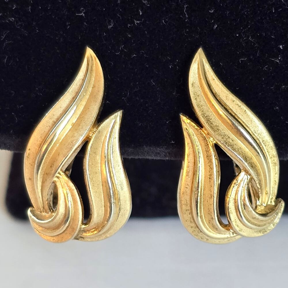 Vintage Crown Trifari Earrings Clip On Gold Tone Textural Flame 60s Mid Century